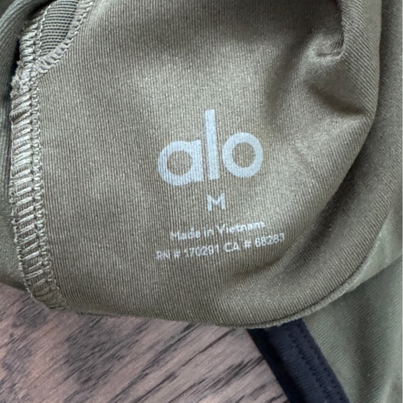 Alo Yoga* Airbrush Race Pace Short Sleeve - Picture 4 of 7